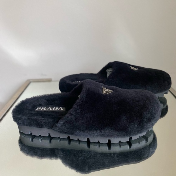New Prada Shearling slippers 11 $1,050 - Picture 7 of 11